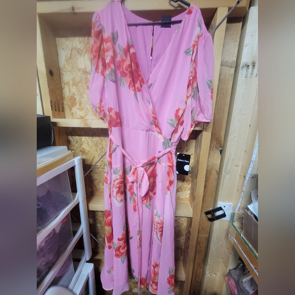 Maison Tara NWT Pink Floral Dress Flowy Size 22W